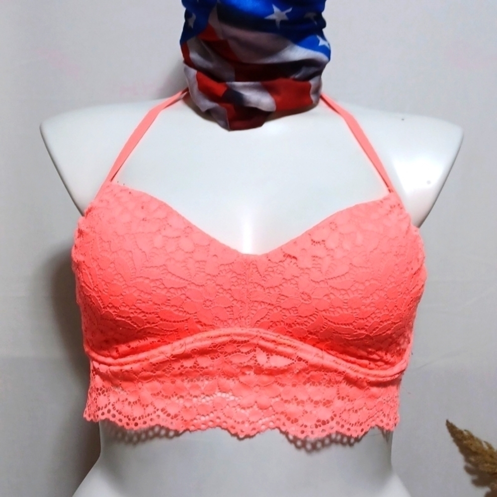 XHILARATION WOMENS halter top size D/DD IN A BEAUTIFUL PINK WITH LACE